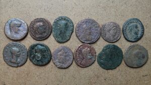 Lot de 12 monnaies romaines