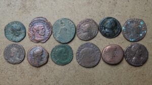 Lot de 12 monnaies romaines
