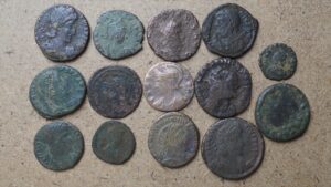 Lot de 14 monnaies romaines