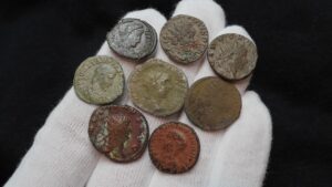 Lot de 8 monnaies romaines