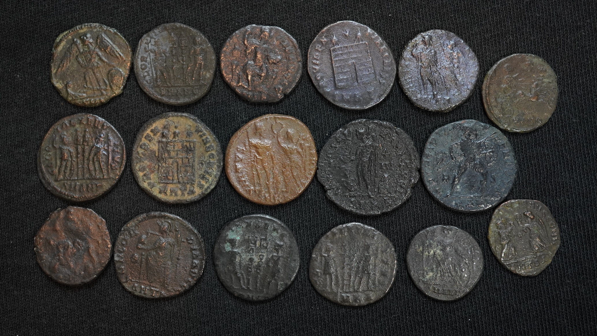 Lot de 17 monnaies romaines – Image 2