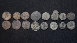 Lot de 16 monnaies romaines
