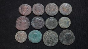 Lot de 12 monnaies romaines